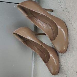 Aldo beige skin nude color heels round toe patent leather